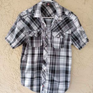 NEW MENS MED. SHORT SLEEVE BUTTON-DOWN.